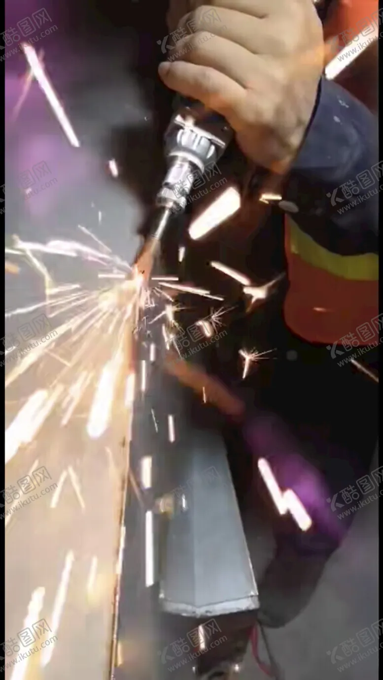 编号：81533402090006192911【酷图网】源文件下载-电焊作业施工