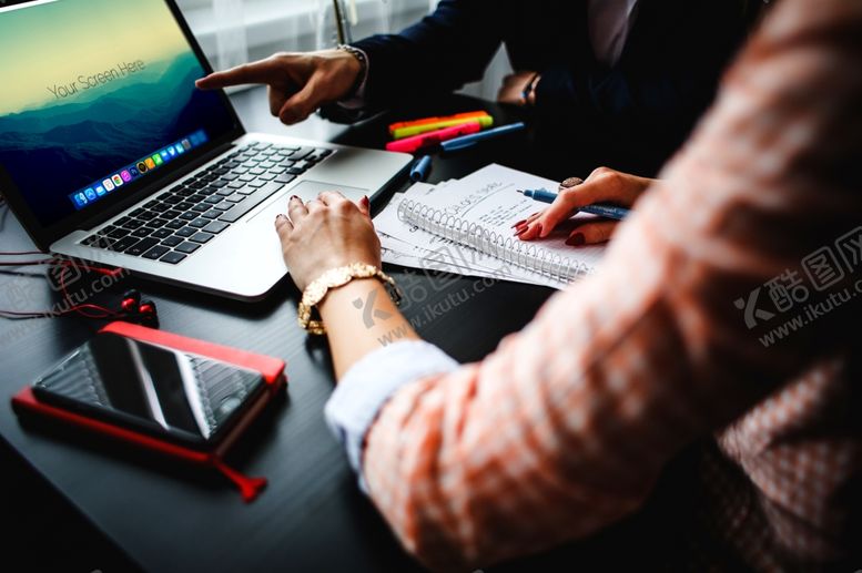 编号：63401510290743119868【酷图网】源文件下载-网页展示样机