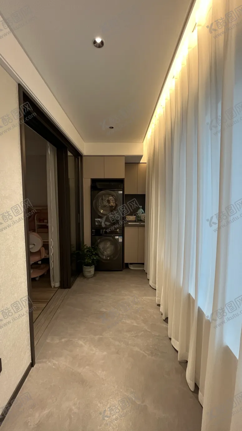 编号：12182502030115497637【酷图网】源文件下载-客厅房间装修
