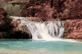 手绘山水风景水彩图 