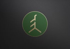 绿色背景园形标志