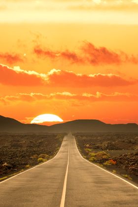 夕阳下的公路