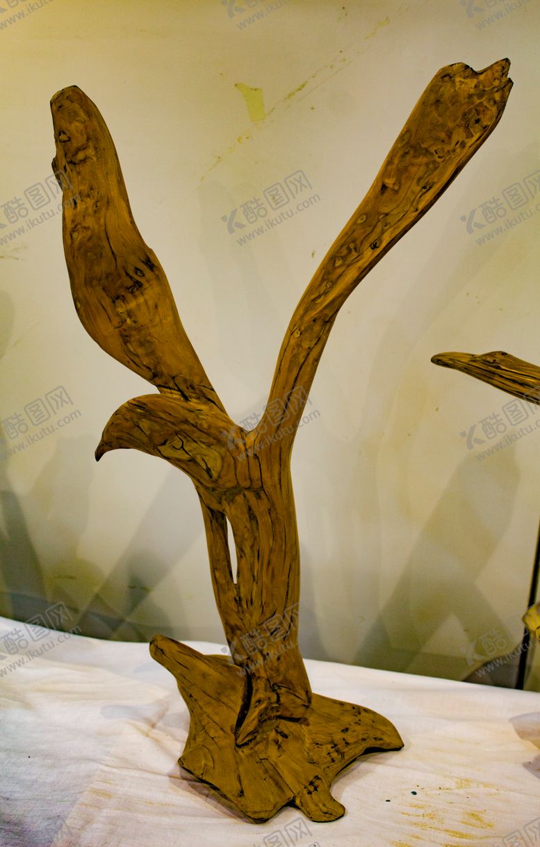 编号：11215710271437439339【酷图网】源文件下载-根雕雄鹰展翅