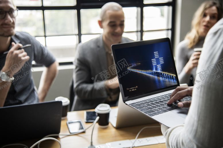 编号：26697110011625225916【酷图网】源文件下载-vi户外贴图样机