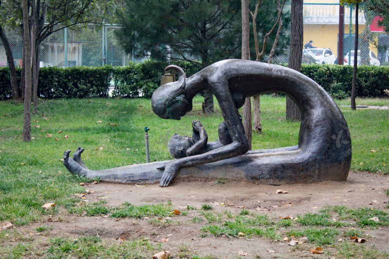 编号：74760209110442006059【酷图网】源文件下载-母与子雕塑