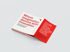 正方形图册封面展示样机