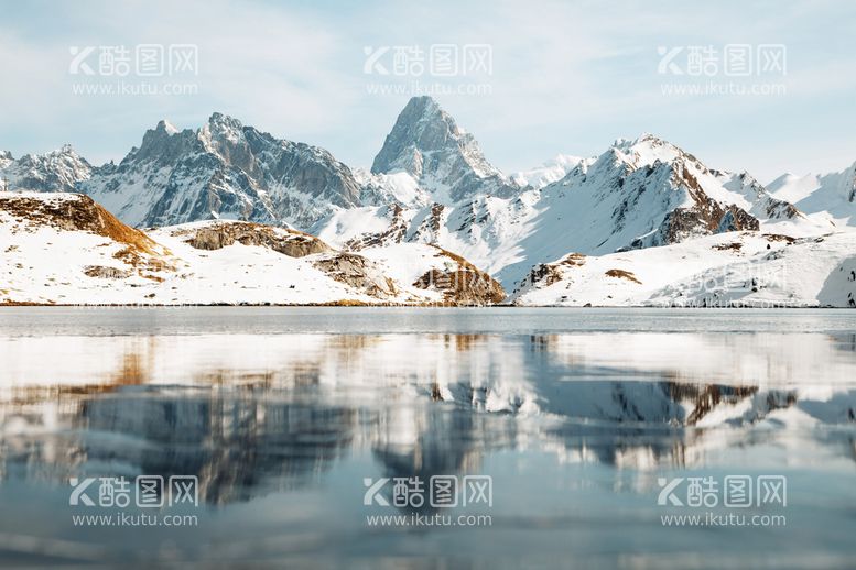 编号：43601509200134078946【酷图网】源文件下载-雪山湖泊