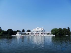 朝阳公园小白楼