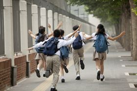 地产学校教育价值点海报
