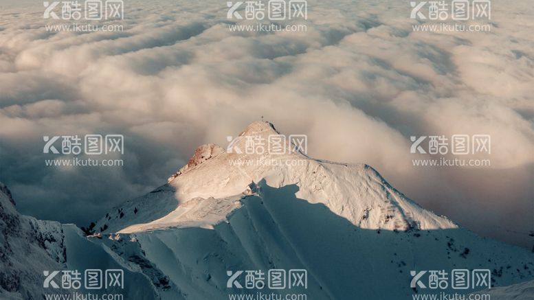 编号：14177902070346599648【酷图网】源文件下载-高耸雪山