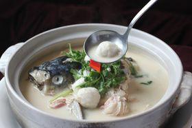 千岛湖鱼头大砂锅