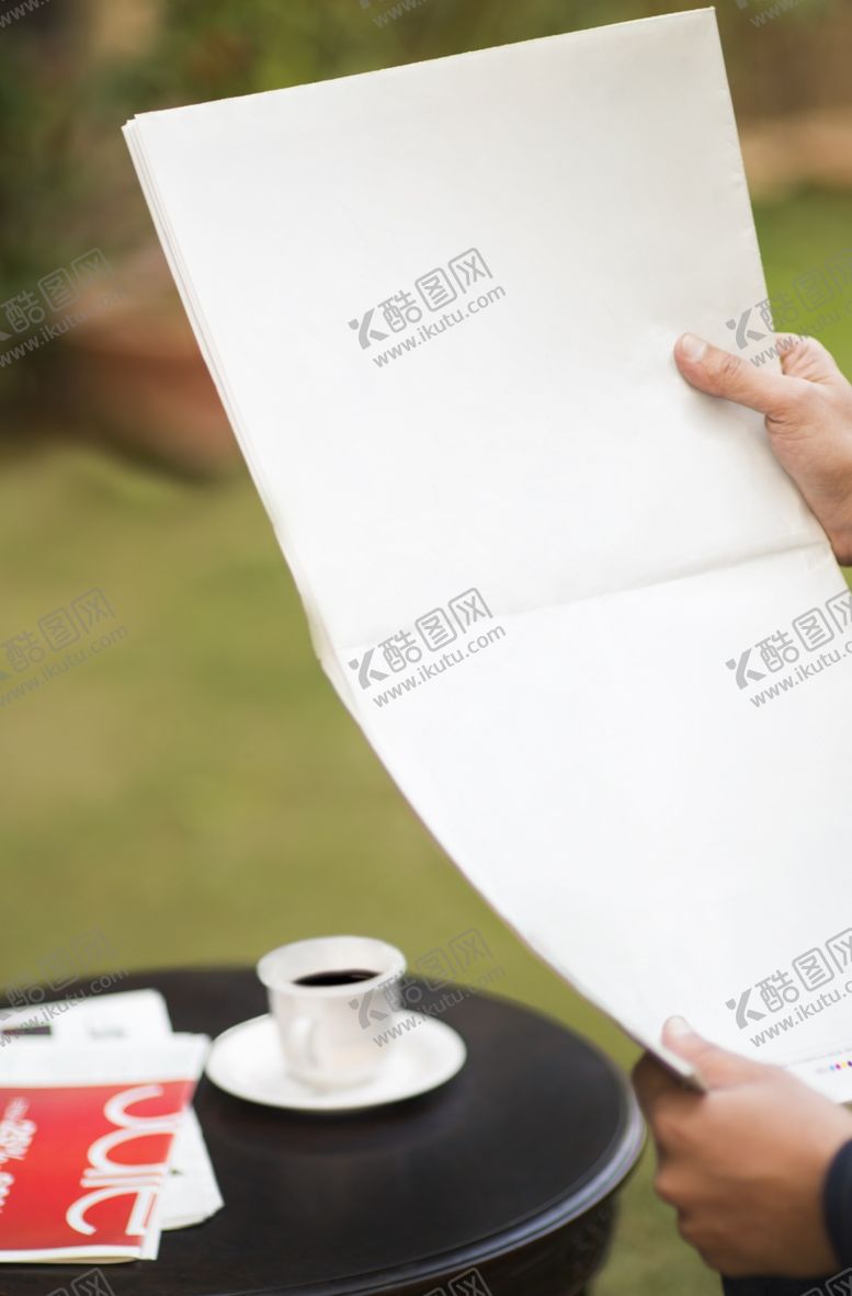 编号：90506909272255228010【酷图网】源文件下载-报纸展示效果图样机