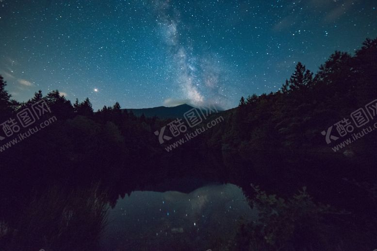 编号：31364210212041095796【酷图网】源文件下载-星空下的湖面