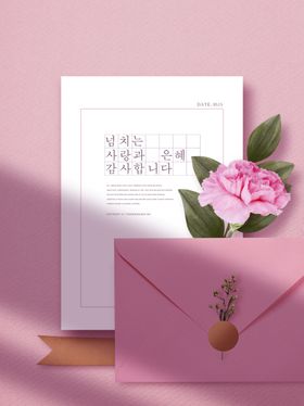 粉色浪漫信封与花卉卡片