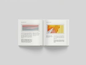 精专书打开的画册展示页样机