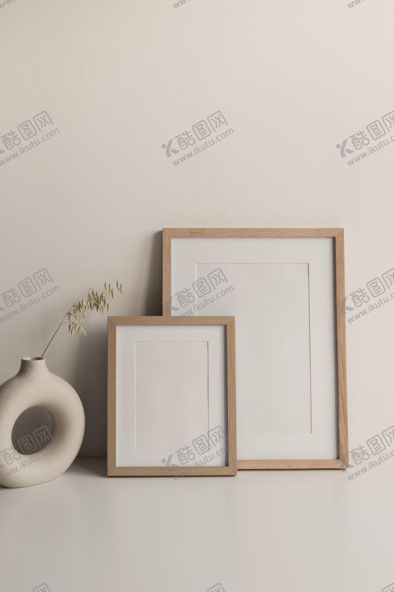 编号：95137902050757359221【酷图网】源文件下载-相框画框照片样机