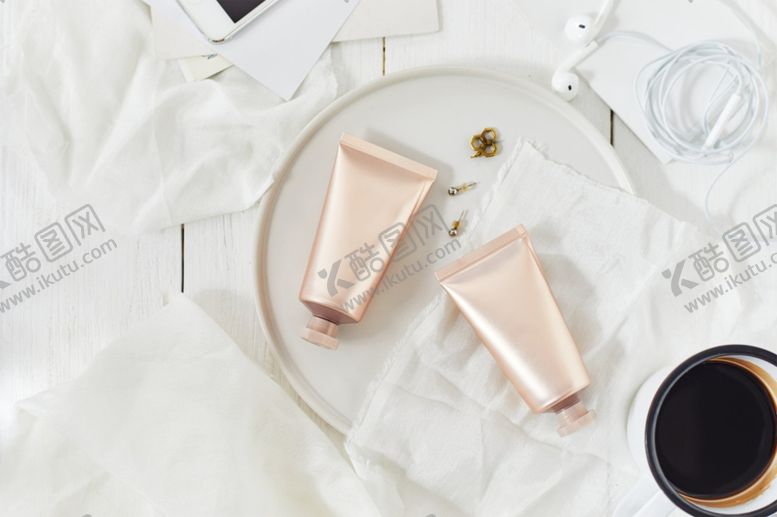 编号：27351409292231324973【酷图网】源文件下载-护肤品包装化妆品瓶样机瓶子