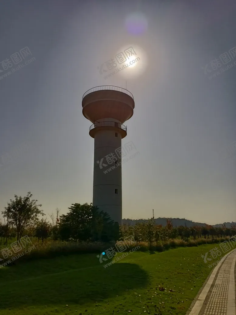 编号：64160611180141267072【酷图网】源文件下载-逆光水塔