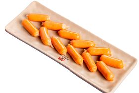 长盘上的美味火腿肠