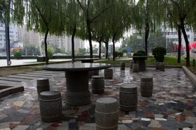 圆桌石凳