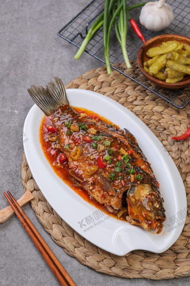 编号：36560911021316579269【酷图网】源文件下载-红烧鲤鱼