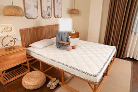 床垫睡眠美女
