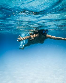 潜水海报