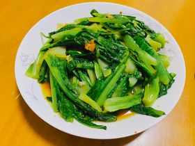 爆炒油麦菜美味可口