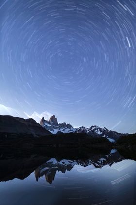 扁平化夜晚湖畔海报