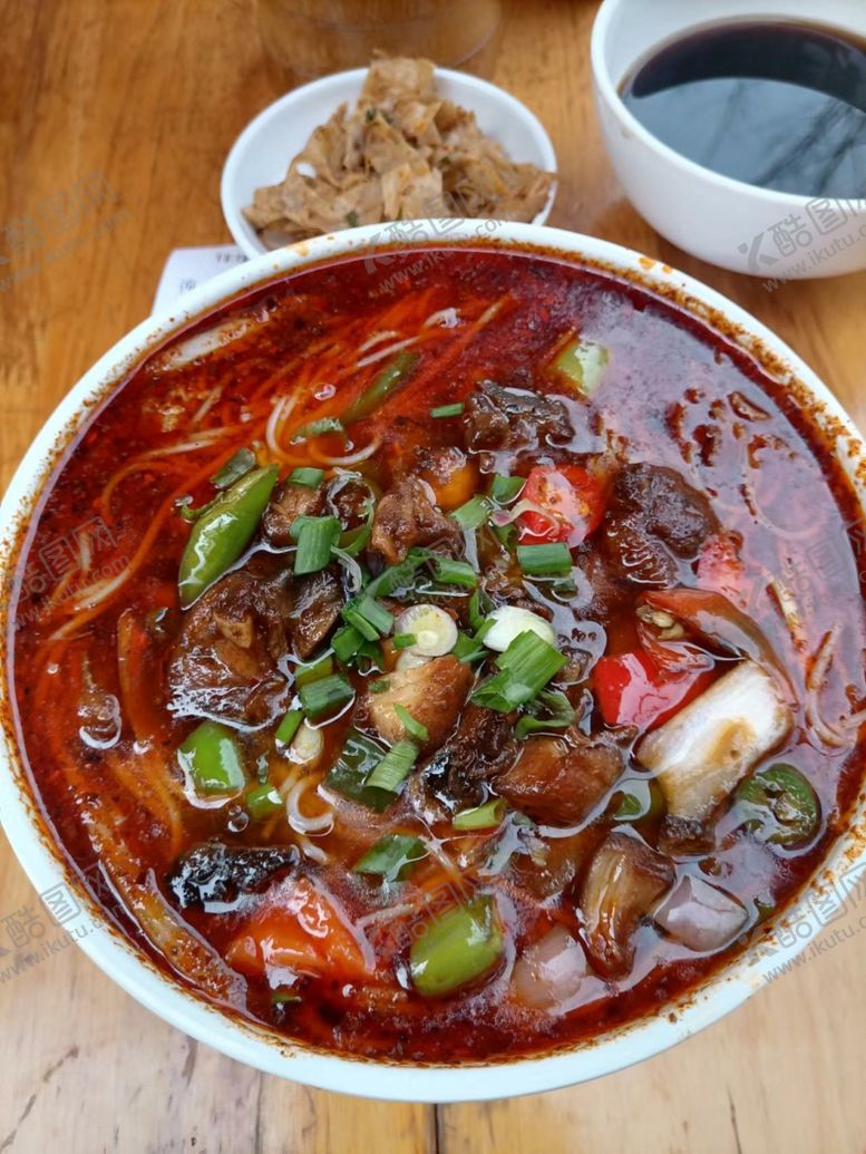 编号：55084912130508329785【酷图网】源文件下载-四川麻辣美食米线