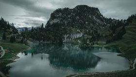 群山湖水栈桥天空风景