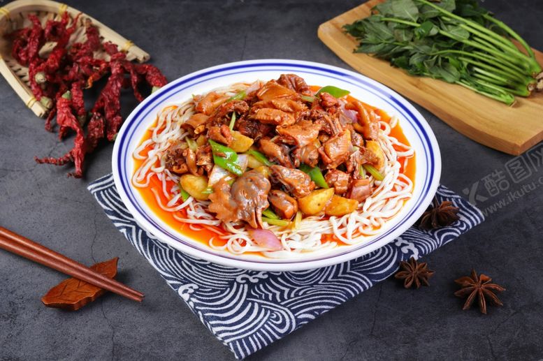 编号：72867011012228413254【酷图网】源文件下载-大盘鸡拌面