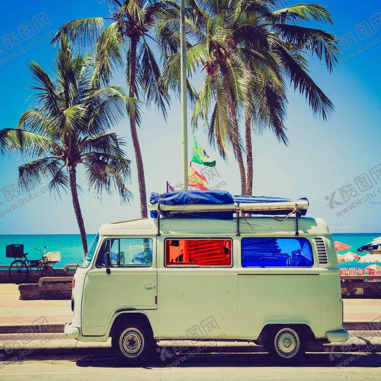 编号：25063909291541325707【酷图网】源文件下载-北欧简约气车客厅风景装饰画