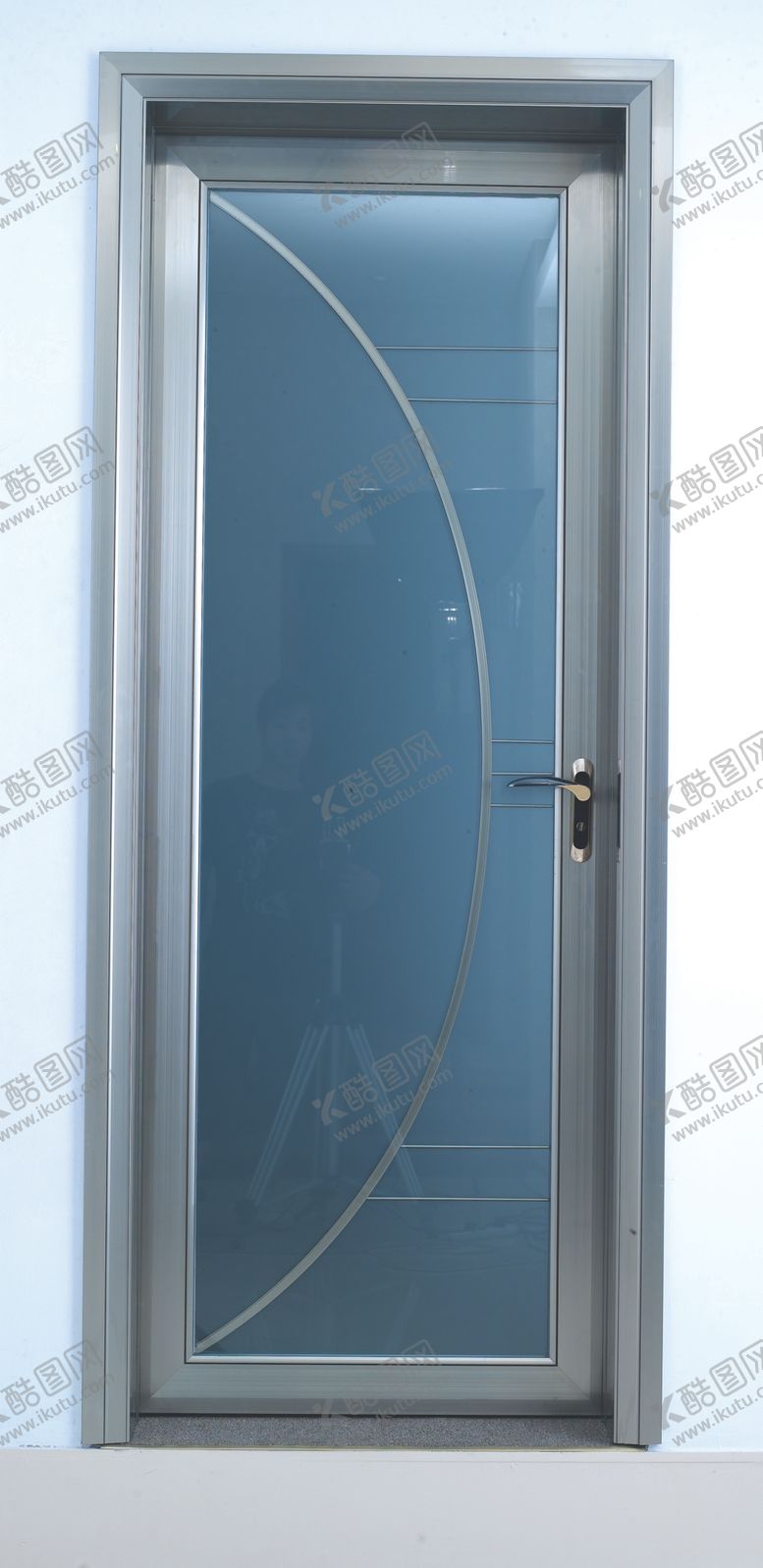 编号：72647009240758134448【酷图网】源文件下载-铝合金门拍照