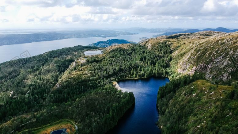 编号：71292310050907271103【酷图网】源文件下载-群山河流天空风景白云