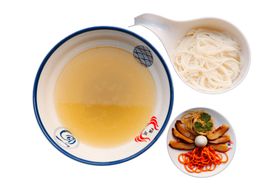 米线牛肉清汤配菜