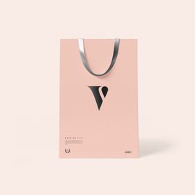 粉色手提袋简约V字设计