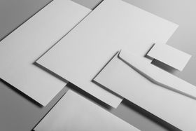 信封样机产品展示手绘画logo展示办公