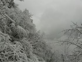 大气冬日古建筑白雪海报