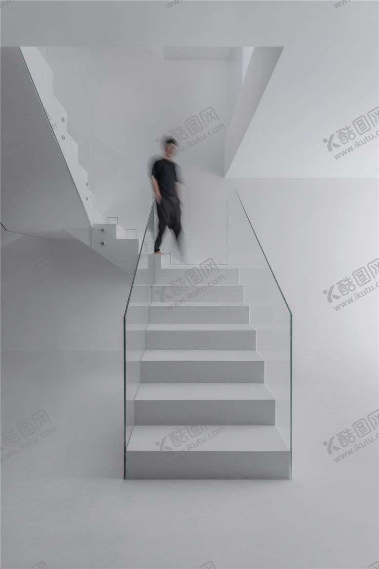 编号：88038402231444546130【酷图网】源文件下载-现代楼梯间极简约风家居装饰品