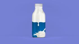 牛奶饮料瓶样机效果图
