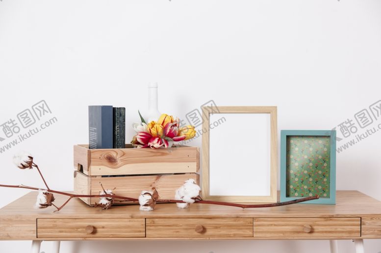 编号：44540510110913523417【酷图网】源文件下载-室内相框装饰设计