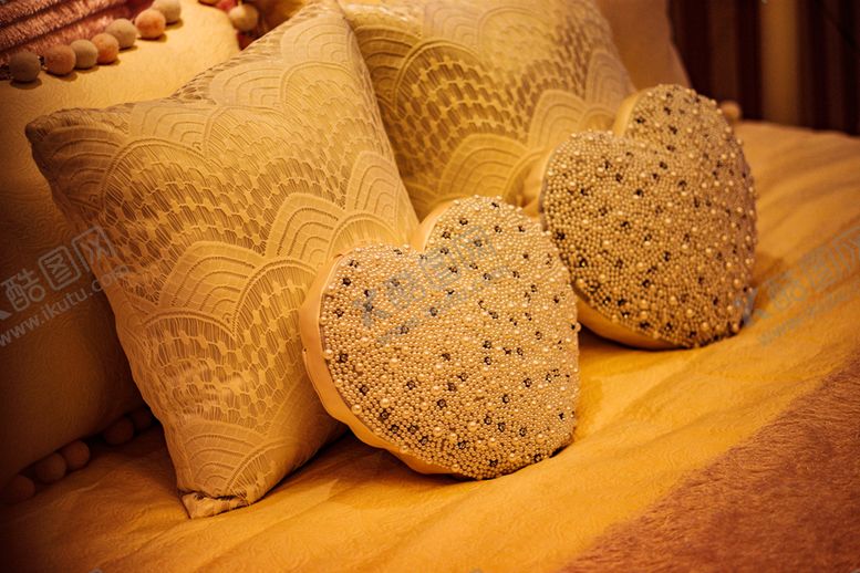 编号：71463109301704149331【酷图网】源文件下载-心型靠枕