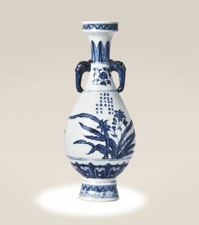 青花象耳瓶