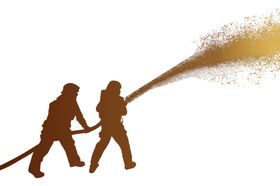 消防员灭火剪影分层带路径