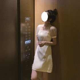 收腰连衣裙