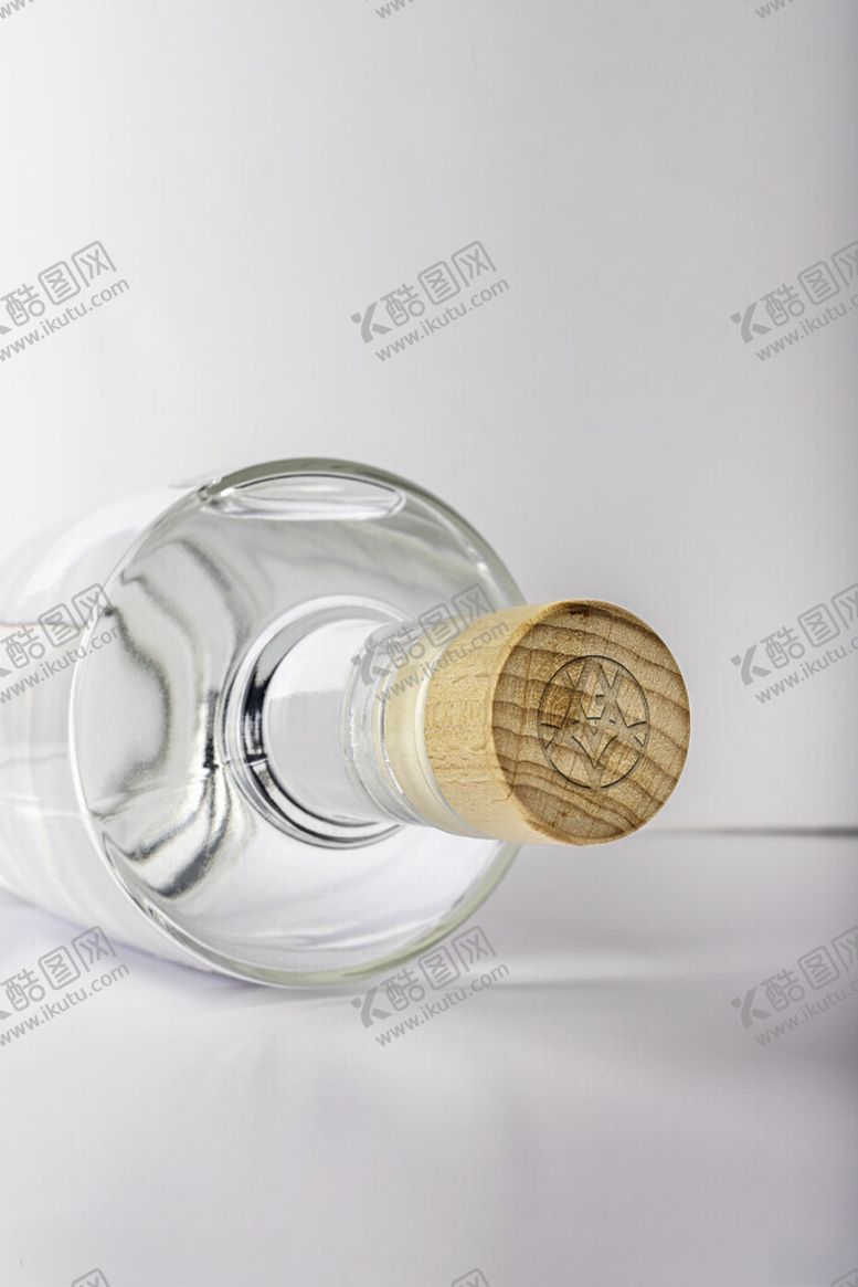 编号：34695702170501232725【酷图网】源文件下载-白酒瓶