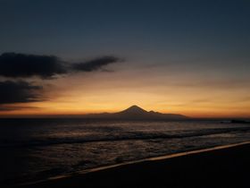 日落海火山