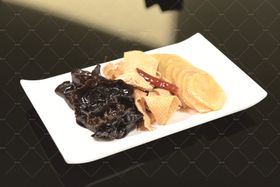 鸭货木耳干豆腐土豆片