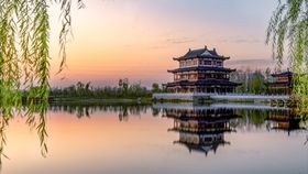 城市公园傍晚风景图片